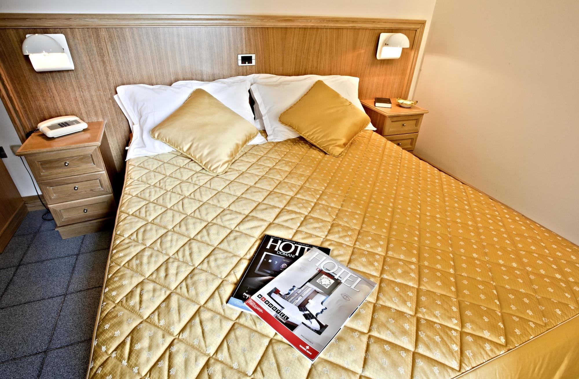 Hotel Sabbie d'Oro Giardini Naxos Esterno foto
