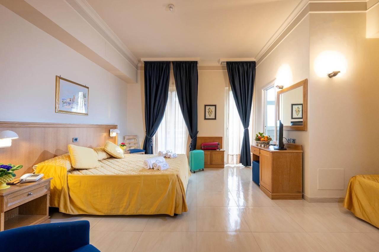 Hotel Sabbie d'Oro Giardini Naxos Esterno foto