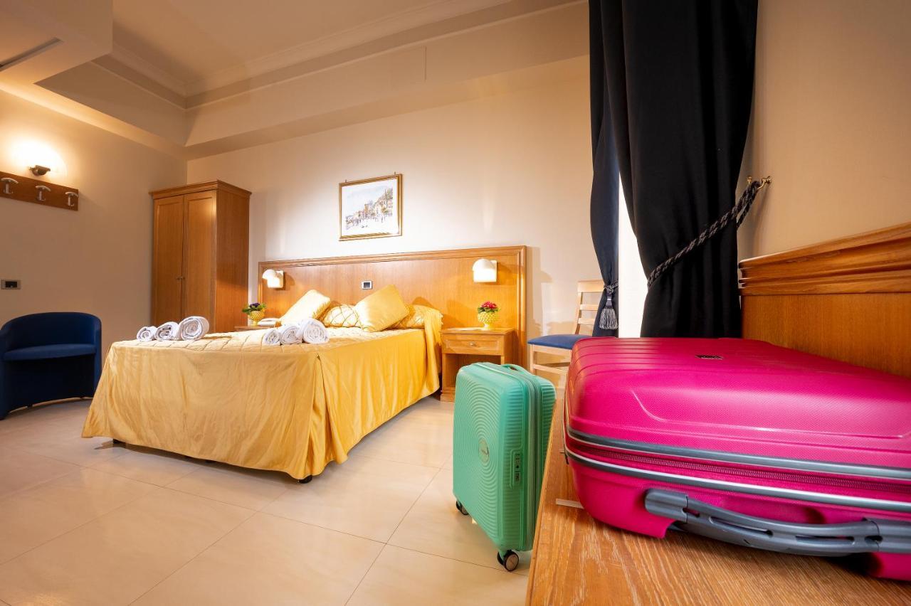Hotel Sabbie d'Oro Giardini Naxos Esterno foto