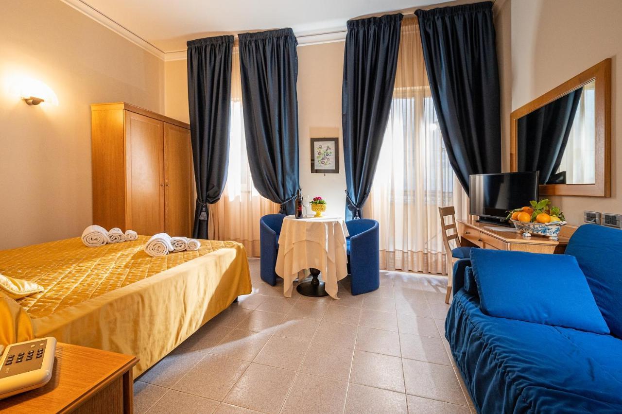 Hotel Sabbie d'Oro Giardini Naxos Esterno foto