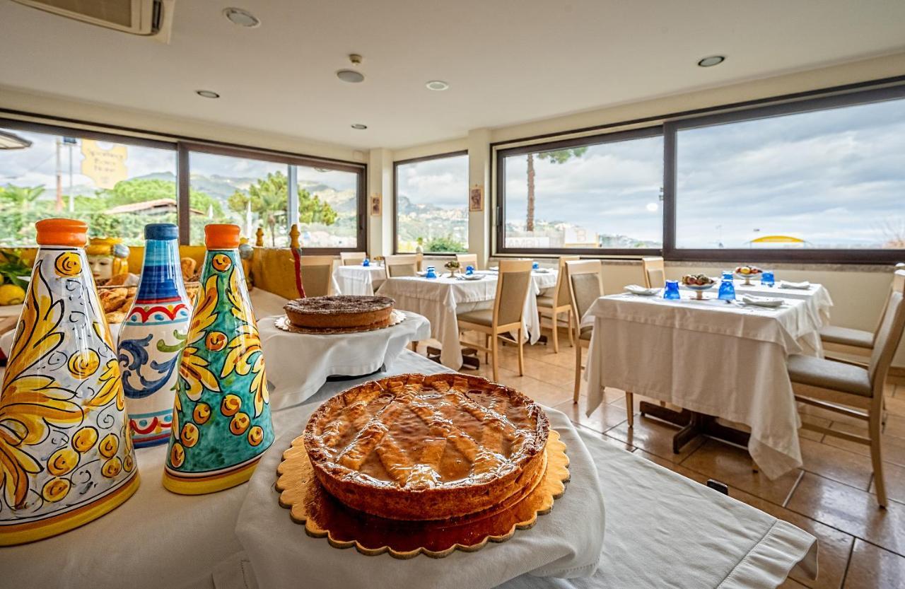 Hotel Sabbie d'Oro Giardini Naxos Esterno foto