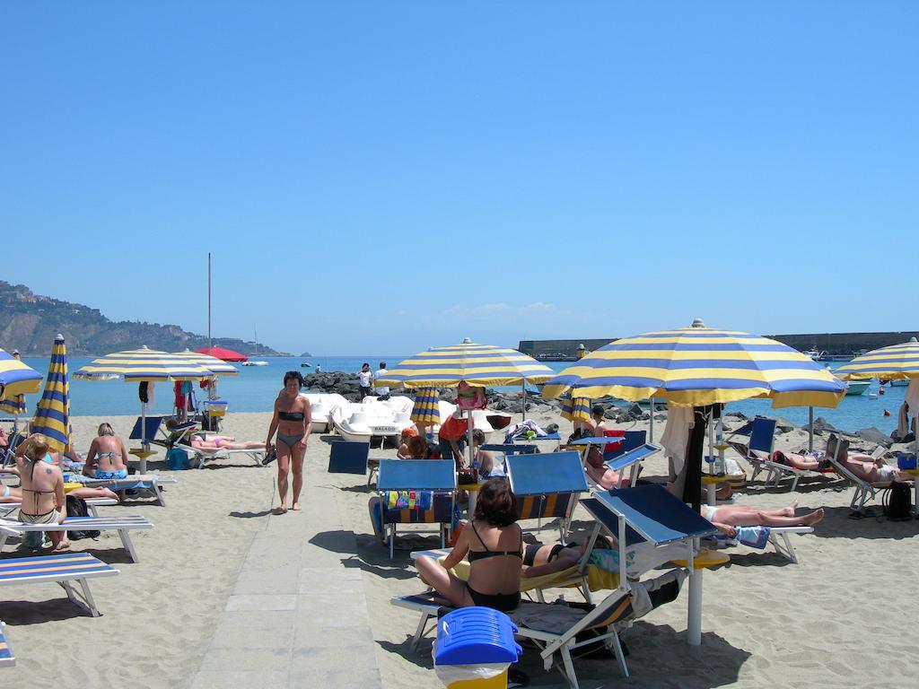 Hotel Sabbie d'Oro Giardini Naxos Esterno foto